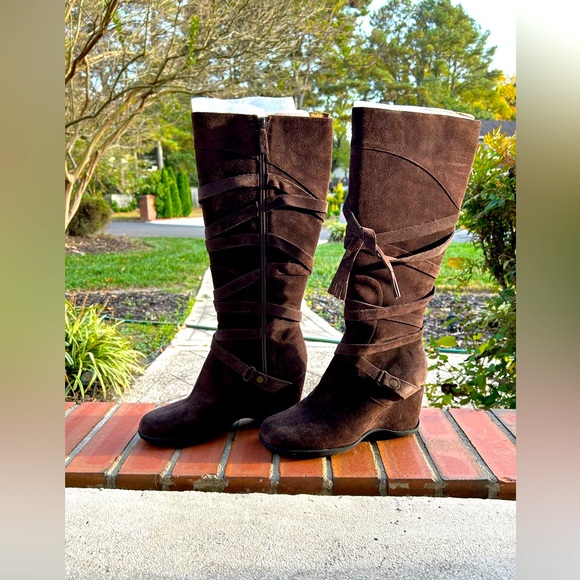 NWT🌷”Me Too” suede wedge boots - Picture 1 of 7
